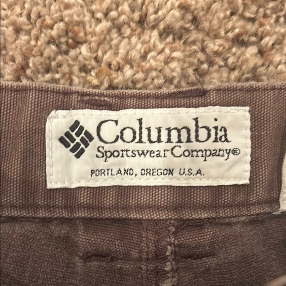 Vintage Columbia Brown Cargo Shorts with Classic Design - Picture 2 of 4